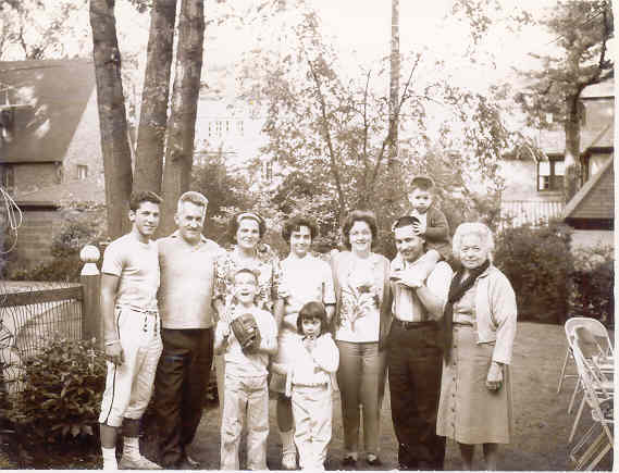 Family photo with Ida, Bernice, Richard, Paul and various kids...