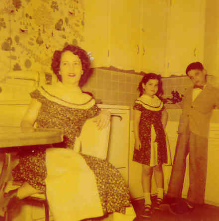 Mo, Peter and Nancy in the kitchen...