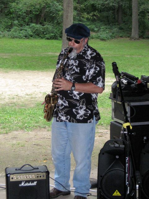 Click here to go to Dan's radio station's website.